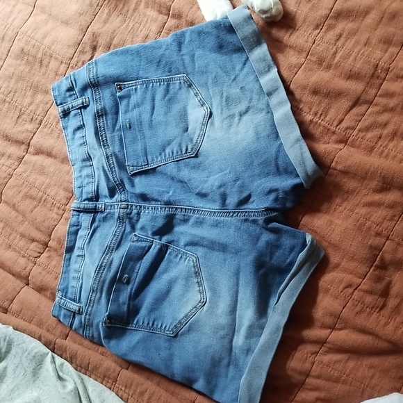 Encore Jeans High Waisted Shorts - Picture 2 of 4